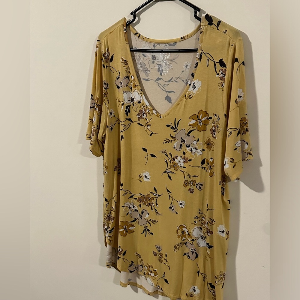 Maurice’s Yellow Floral Shirt. Size XXL